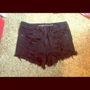 American eagle distressed black shorts .